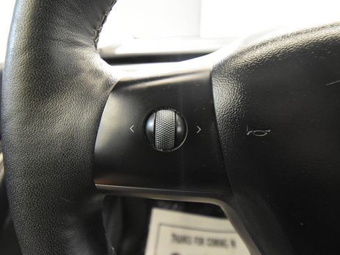 Used 2022 Tesla Model Y Long Range AWD/4WD image 28