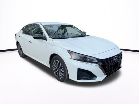 Used 2025 Nissan Altima 2.5 SV image 4