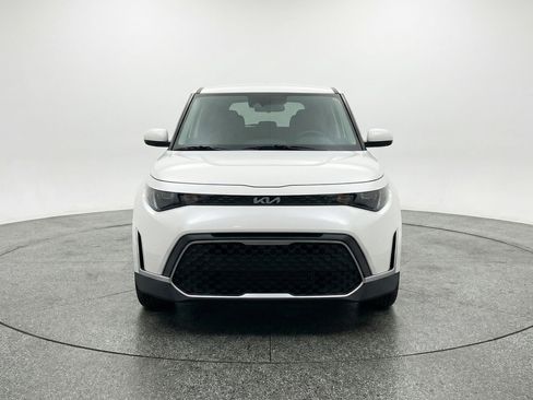 Used 2025 Kia Soul LX w/ LX Technology Package FWD image 2