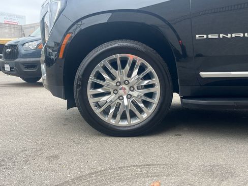 Used 2025 GMC Yukon XL Denali AWD/4WD image 12