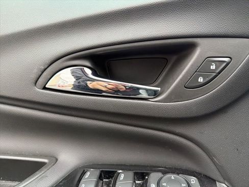 Used 2022 Chevrolet Equinox Premier image 19