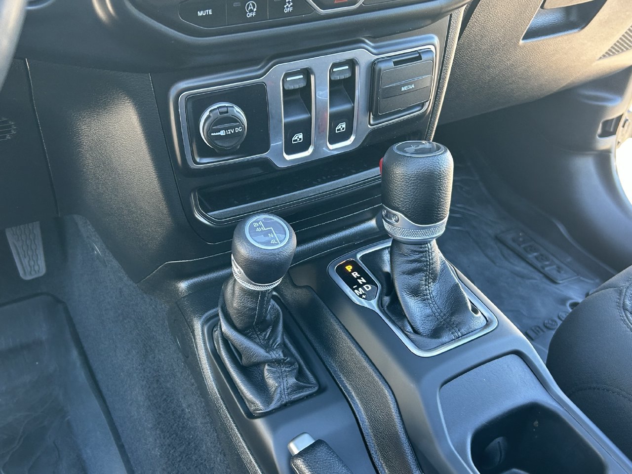 Used 2023 Jeep Wrangler Sport AWD/4WD image 27