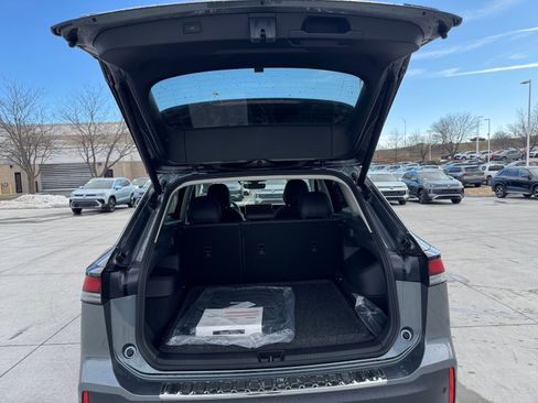 New 2025 Volkswagen Tiguan SE image 7