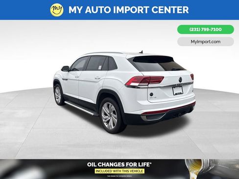 Used 2020 Volkswagen Atlas Cross Sport SE w/ Towing Package image 5