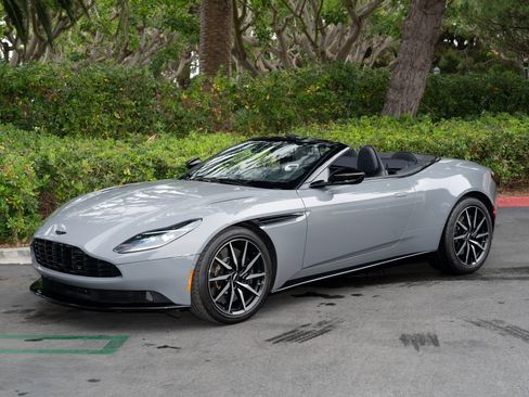 Used 2022 Aston Martin DB11 Volante RWD image 3