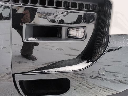 New 2026 Land Rover Defender 110 X-Dynamic SE image 10