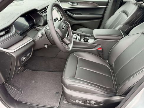 New 2025 Jeep Grand Cherokee L Limited w/ Luxury Tech Group II image 10