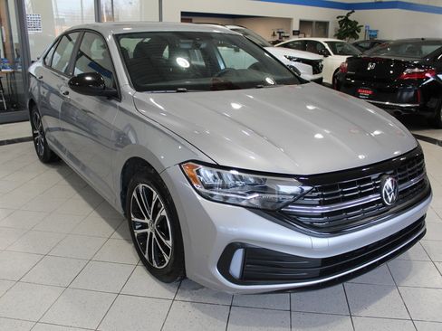 Used 2023 Volkswagen Jetta Sport image 3