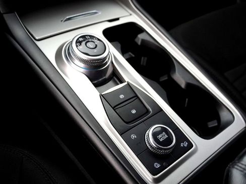 Used 2021 Ford Explorer XLT image 16