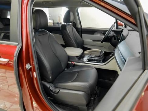 Used 2023 Kia Carnival LX FWD image 45