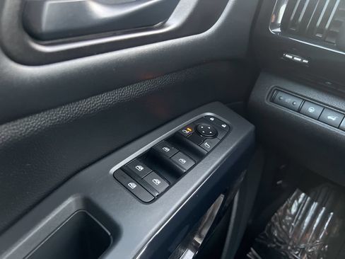 Used 2025 Nissan Pathfinder SV AWD/4WD image 47