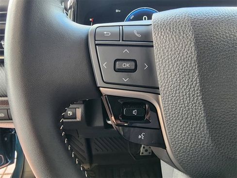 Used 2025 Toyota Camry SE image 19