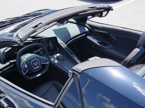 Used 2025 Chevrolet Corvette Z06 RWD image 12