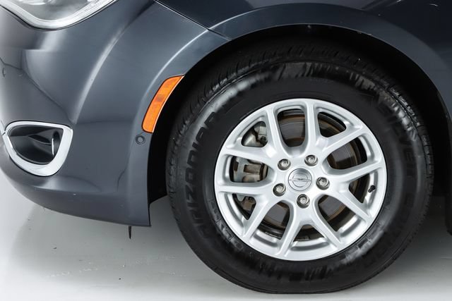 Used 2020 Chrysler Pacifica Touring-L w/ Advanced Safetytec Group FWD image 7