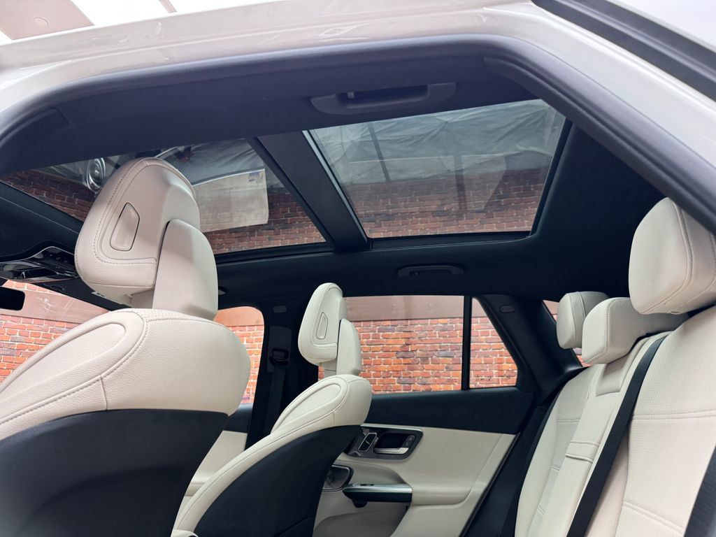 Certified 2026 Mercedes-Benz GLC 300 4MATIC image 3