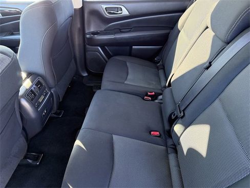 Used 2019 Nissan Pathfinder S image 11