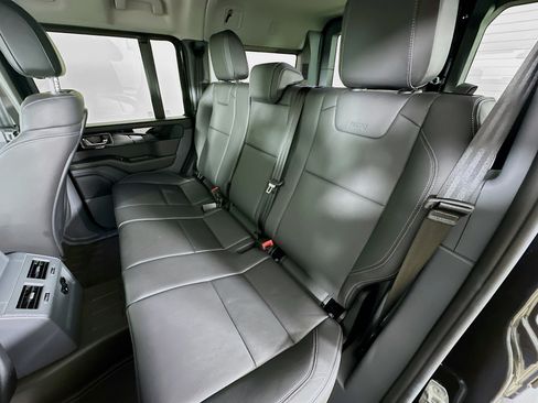 Used 2024 INEOS Grenadier Station Wagon AWD/4WD image 37