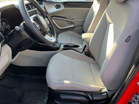 Used 2025 Kia Soul LX w/ LX Technology Package image 23