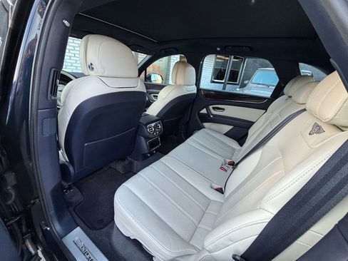 Used 2019 Bentley Bentayga AWD/4WD image 33