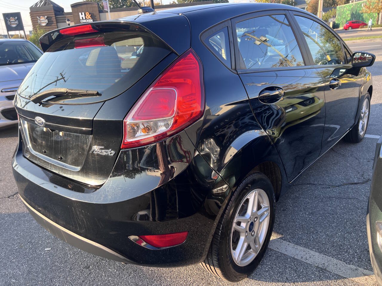 Used 2018 Ford Fiesta SE FWD image 4