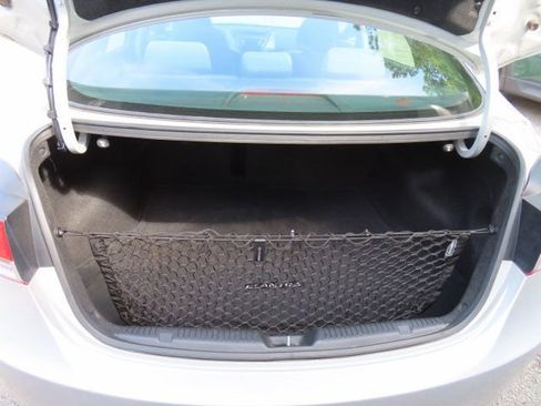 Used 2013 Hyundai Elantra GLS w/ Preferred Pkg FWD image 9