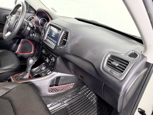 Used 2021 Jeep Compass Trailhawk AWD/4WD image 50