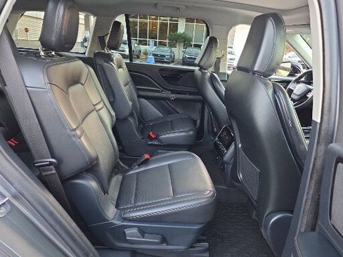 Used 2025 Lincoln Aviator 2WD image 16