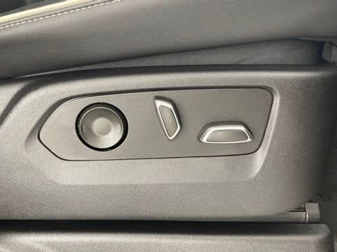 Used 2022 Cadillac Escalade ESV Premium Luxury image 54