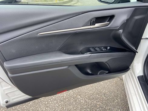 Used 2025 Toyota Camry SE FWD image 11
