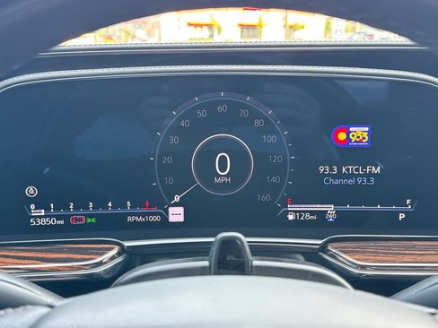 Used 2023 Cadillac Escalade Premium Luxury w/ Performance Package AWD/4WD image 15