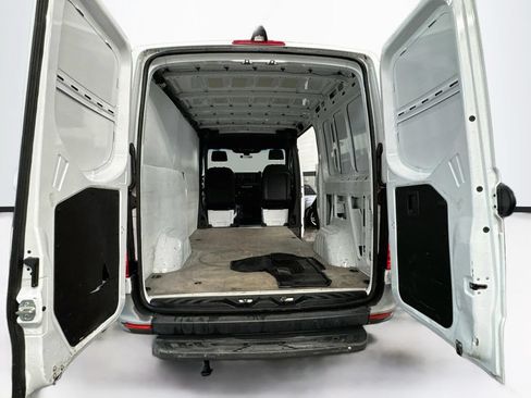 Used 2021 Mercedes-Benz Sprinter 1500 image 31