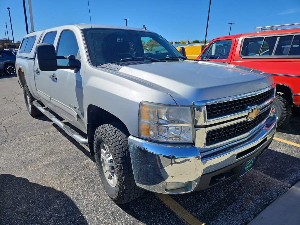 Used 2010 Chevrolet Silverado 2500 LT w/ Interior Plus Package AWD/4WD image 4