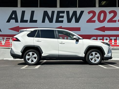 Used 2019 Toyota RAV4 XLE w/ Convenience Package image 6