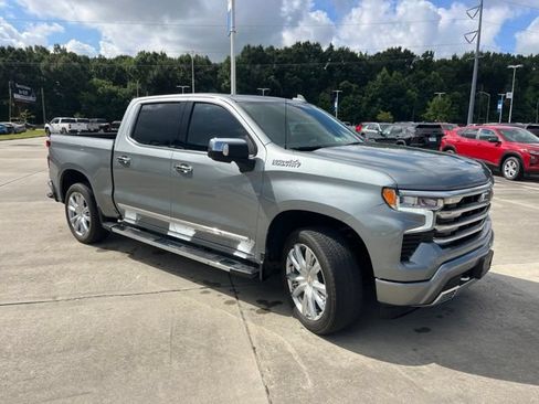 Used 2024 Chevrolet Silverado 1500 High Country w/ Technology Package AWD/4WD image 10
