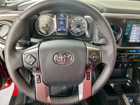 Used 2019 Toyota Tacoma Limited image 11