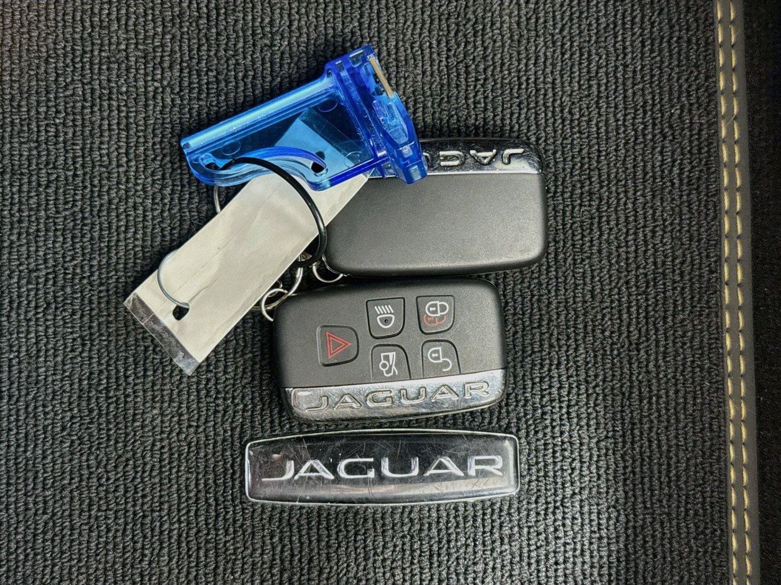 Used 2018 Jaguar F-TYPE 400 Sport RWD image 31