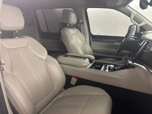 Used 2022 Jeep Wagoneer Series III w/ Rear Seat Video Group 1 AWD/4WD image 25