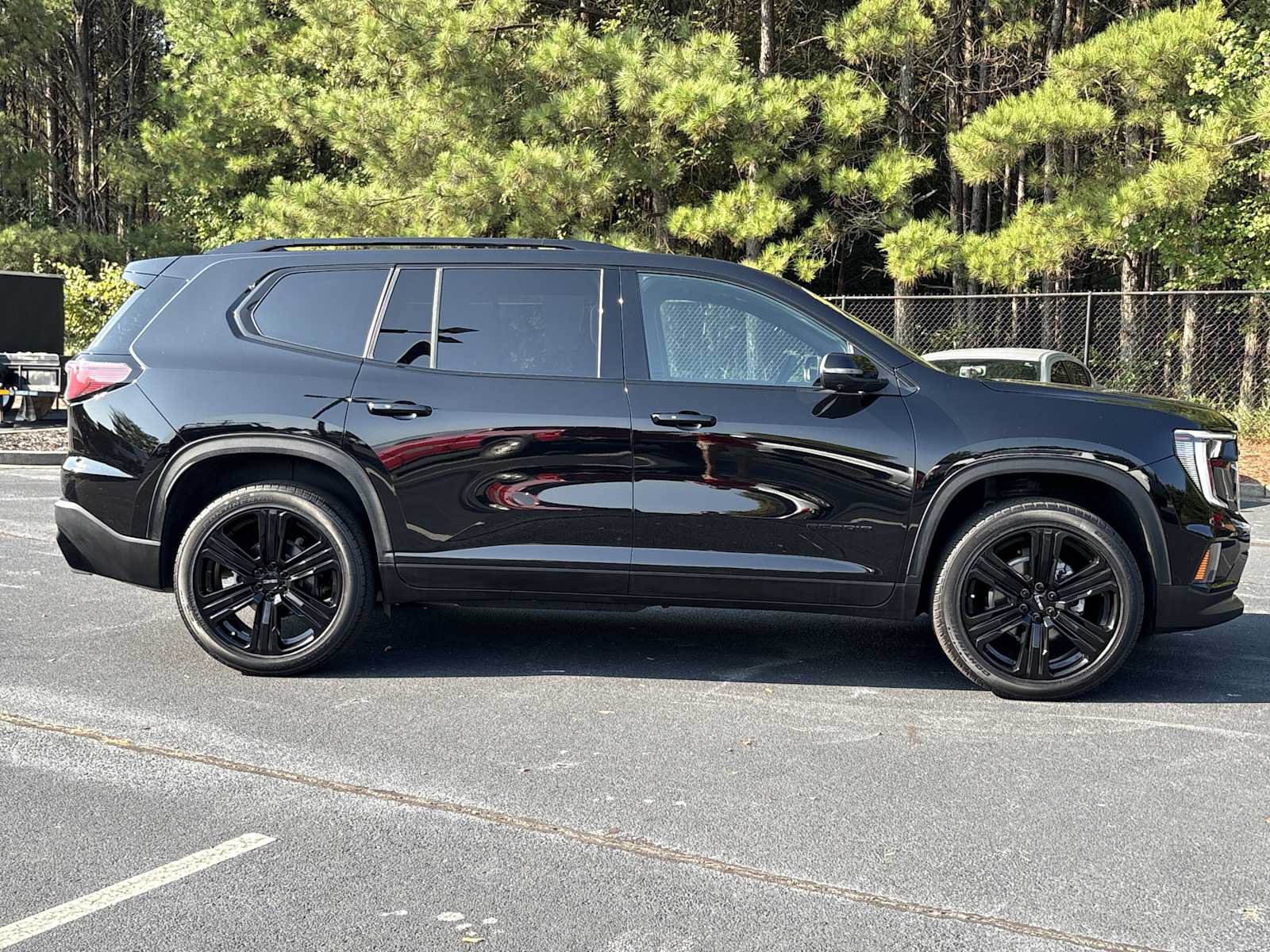 Used 2025 GMC Acadia Elevation w/ Elevation Premium Package FWD image 25
