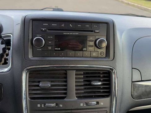 Used 2015 Dodge Grand Caravan American Value Package w/ UConnect Hands-Free Group image 24