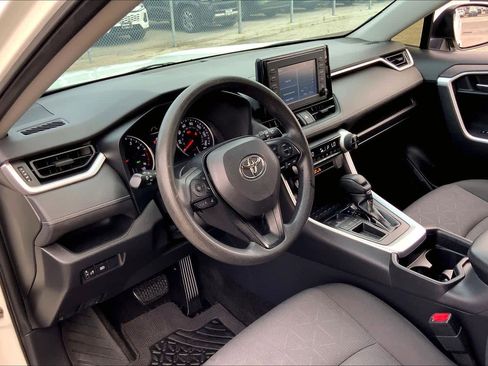 Used 2019 Toyota RAV4 XLE FWD image 17