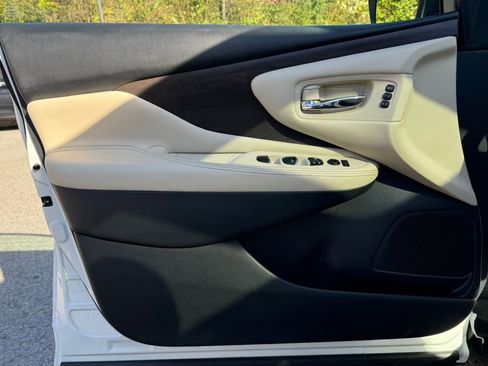 Used 2022 Nissan Murano Platinum w/ Cargo Package image 15