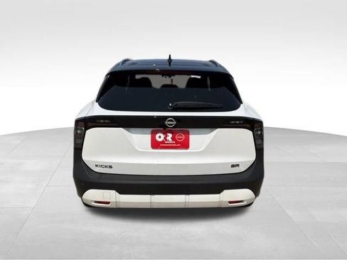Used 2025 Nissan Kicks SR w/ SR Premium Package FWD image 10