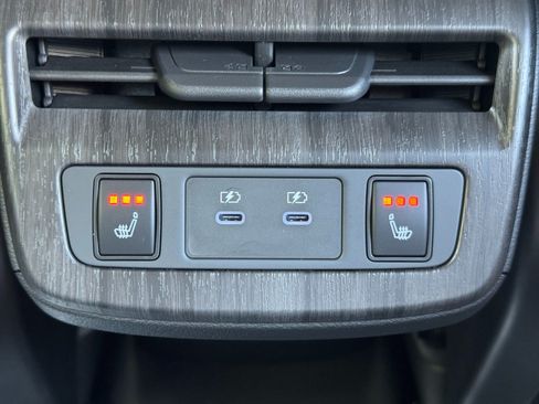 Used 2025 Nissan Ariya FWD image 34