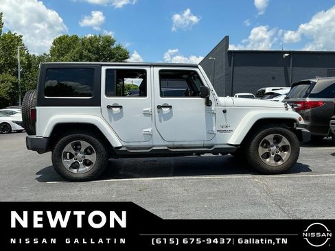 Used 2016 Jeep Wrangler Unlimited Sahara AWD/4WD image 6