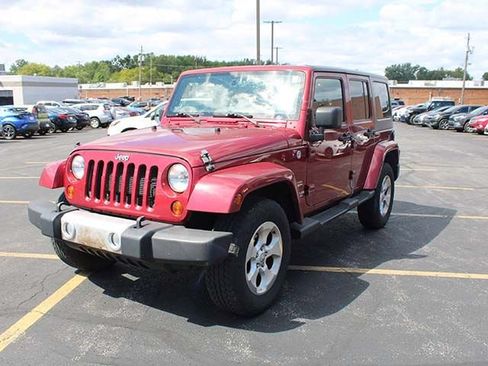 Used 2013 Jeep Wrangler Unlimited Sahara w/ Connectivity Group AWD/4WD image 2