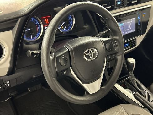 Used 2018 Toyota Corolla LE w/ Carpet Mat Package (TMS) FWD image 14