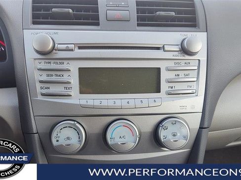 Used 2010 Toyota Camry LE image 17