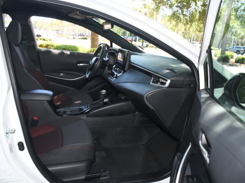 Used 2025 Toyota Corolla SE FWD image 19