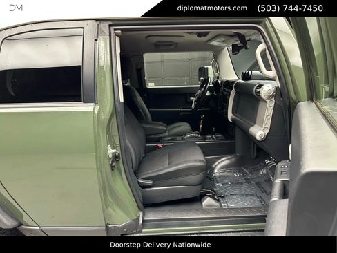 Used 2014 Toyota FJ Cruiser 4WD image 18