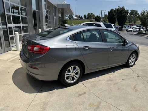 Used 2018 Chevrolet Cruze LT w/ Convenience Package FWD image 6